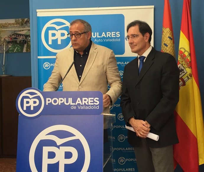 Los concejales del PP Antonio Martínez Bermejo y Jesús Enríquez