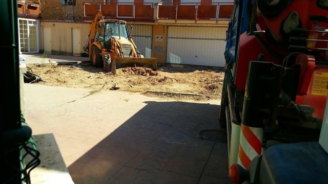 Los bomberos de la DPZ trabajan en una fuga de gas en Cadrete 