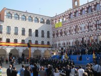 Zoido insta a la policía a ser un "ejemplo" frente a los que "insultan y los señalan como fuerzas opresoras"