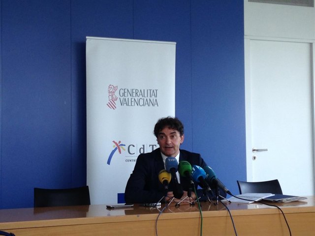 Francesc Colomer atiende a los medios en el CdT