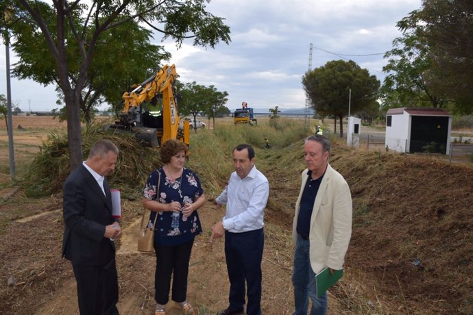 Ruiz Espejo, limpieza cauces en Antequera