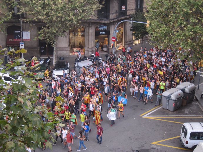 Manifestación estudiantil a favor del referéndum del 1-O