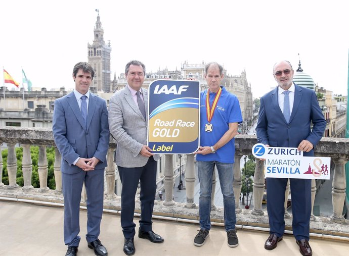 El alcalde de Sevilla, Juan Espadas, recibe el sello 'IAFF Gold Label'
