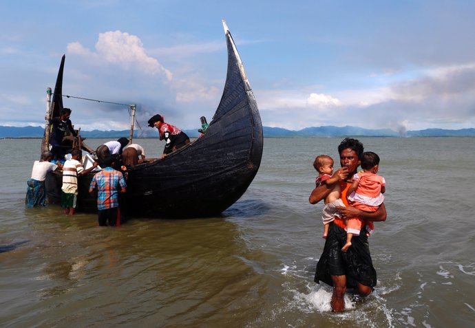 Refugiados rohingya huyendo de Birmania