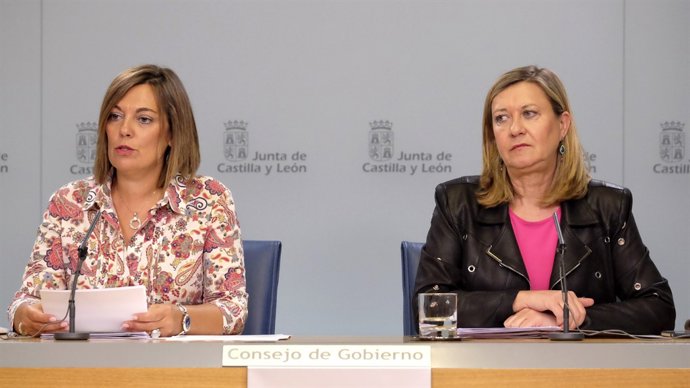 Milagros Marcos y Pilar del Olmo tras el Consejo de Gobierno