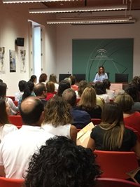 Casi un centenar de profesionales acuden en Cádiz a las jornadas del IAM sobre violencia de género y drogodependencias