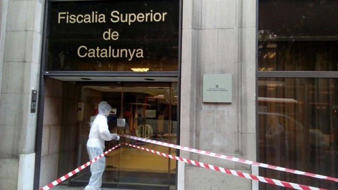 Arran precinta simbòlicament la Fiscalia per "una plaga de feixisme"