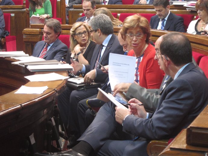 Artur Mas, Francesc Homs e Irene Rigau en el pleno del Parlament