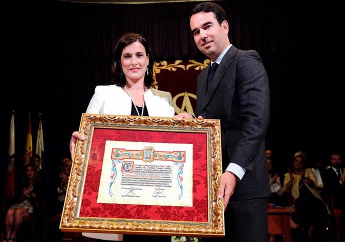 Entrega Medalla de Oro de Santander a la Fundación Botín. Gema  Igual y J. Botín