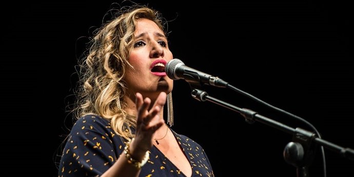 Anabel Santiago, ganadora de la IX edición del Premiu al Meyor Cantar.