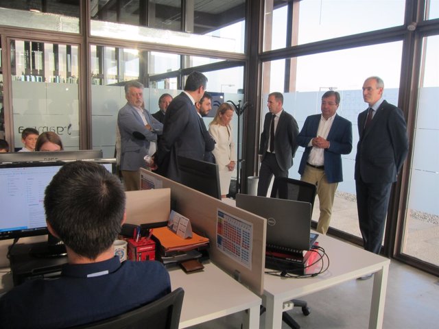 Vara visita las instalaciones del Parque Científico y Tecnologico de Cáceres