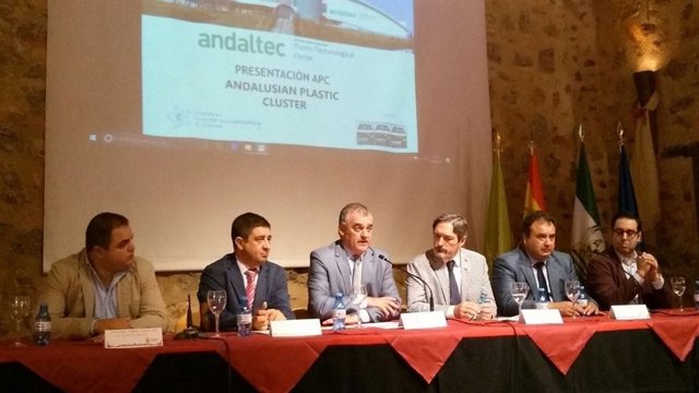 El consejero de Empleo, Javier Carnero, este viernes en Alcaudete (Jaén)