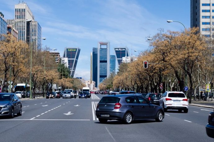 Coches, tránsito, Castellana, tráfico, contaminación, Madrid