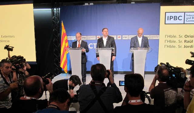 Consellers de la Generalitat Jordi Turull y Raül Romeva, vicepte.Oriol Junqueras