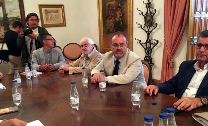 Rey en la reunión del Patronato de la Fundación Rodríguez Fabres en Salamanca