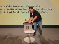 El 54,5% de los catalanes no es independentista pero más de la mitad apoya el referéndum, según un sondeo