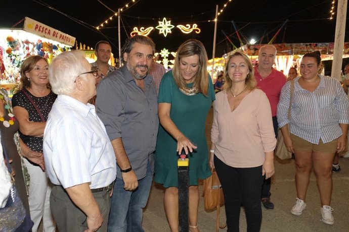 La edil Myriam Díaz visita la 'Velá de Pino Montano'