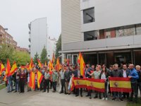 Decenas de policías se concentran en Vigo para apoyar y pedir respeto a los agentes desplazados en Cataluña