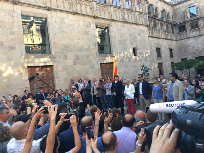 Pte.C.Puigdemont, consellera C.Ponsatí y miembros de la comunidad educativ