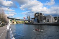 Guggenheim recomienda a los vizcaínos visitarlo de martes a viernes por la tarde