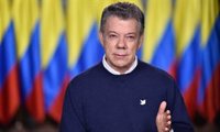 Santos firma el decreto que ordena el cese al fuego con el ELN