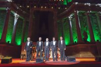 'Les Luthiers' despide a Carlos Núñez del grupo en una función en la que conquista el Teatro Romano de Mérida (Badajoz)