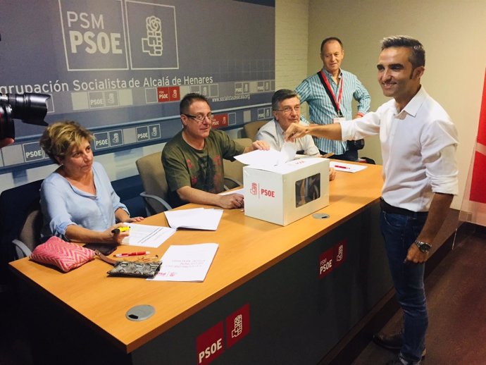 González Jabonero vota en primarias al PSOE-M