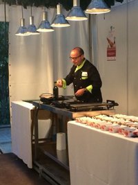 David Gibello sorprende en su showcooking en la Feria Agroalimentaria de Navalmoral con sus platos "sabor a Extremadura"