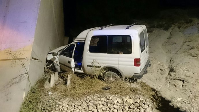 Coche estrellado en Albaida