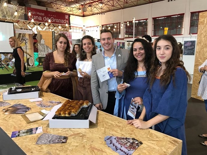 Santa Fe (Granada) se promociona en la Feria de los Pueblos