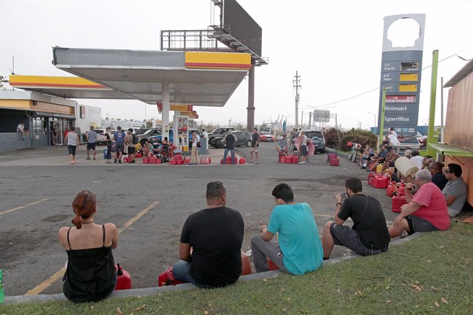 Gasolinera de San Juan de Puerto Rico tras el paso del María