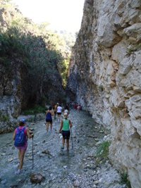 Rescatan a un menor herido tras una caída durante una ruta senderista en el río Chíllar