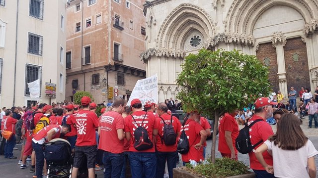 Trabajadores de Coca-Cola protestando en Cuenca
