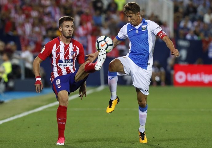 Alexander Szymanowski pelea con Sául Ñíguez en un Leganés-Atlético