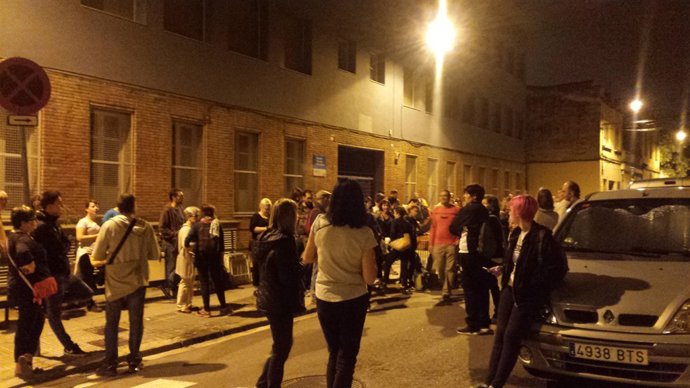 Ciudadanos s'apropen a un col·legi de Gràcia per celebrar l'1-O
