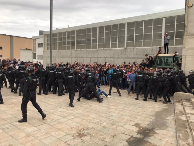 Cordón policial en Sant Julià de Ramis