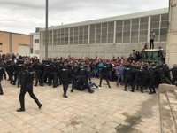 La Guardia Civil requisa las urnas del local donde Puigdemont iba a votar