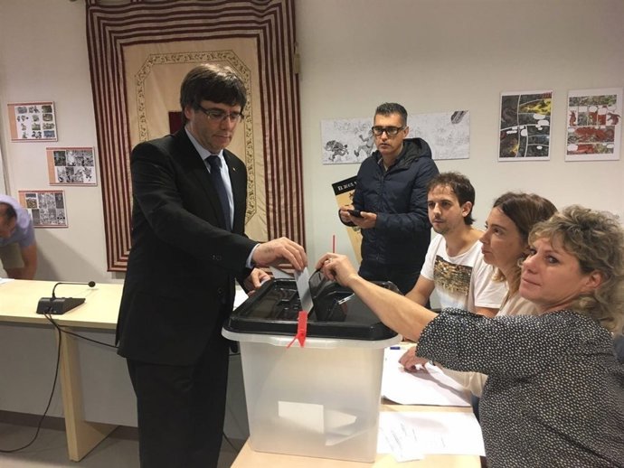 Puigdemont vota en el referèndum de el 1-O