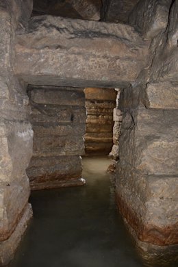 Interior de la cisterna romana de la Calderona.
