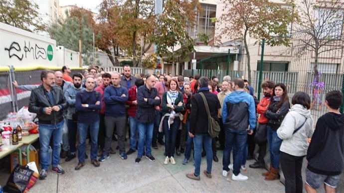 L'alcaldessa de Girona, Marta Madrenas, esperant votar en l'1-O
