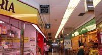 Los mercados de Madrid serán espacios accesibles y contarán con desfibriladores