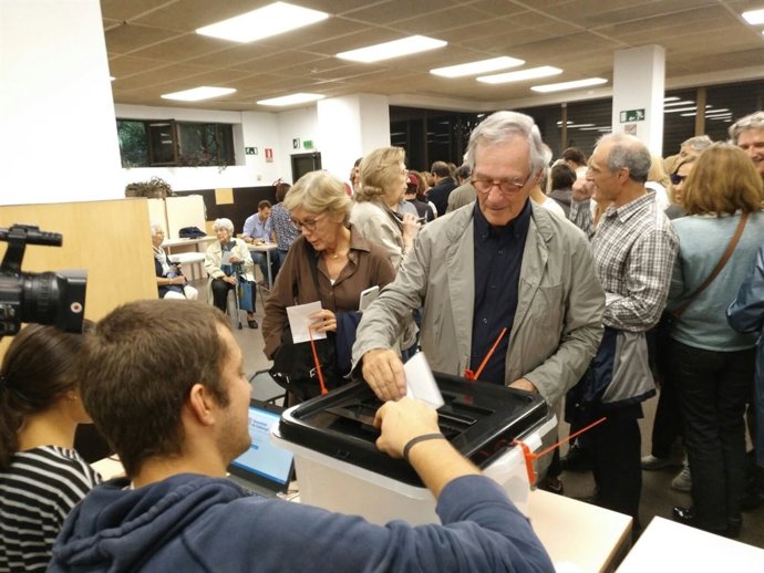 L'exalcalde de Barcelona X.Trias vota 