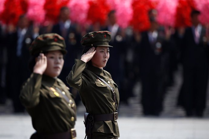 Mujeres militares en desfile de Corea del Norte 