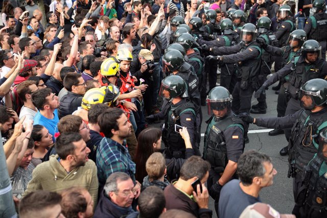 Tensión en Cataluña durante el 1-O