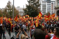 Miles de zaragozanos se concentran contra el referéndum de Cataluña