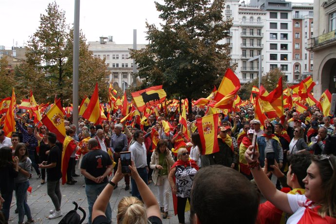 Concentración en Zaragoza contra el referéndum.