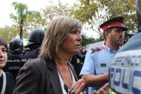 La alcaldesa socialista de L'Hospitalet acude a un instituto para que cese una carga