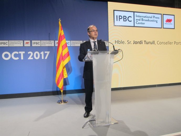 J.Turull compareix per valorar les primeres hores de el 1-O                     
