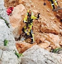 Rescatan a un niño de 12 años tras caer desde 15 metros en una cala de la Cova Tallada