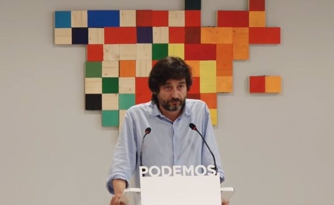 El dirigente de Podemos Rafael Mayoral en rueda de prensa el 1-O